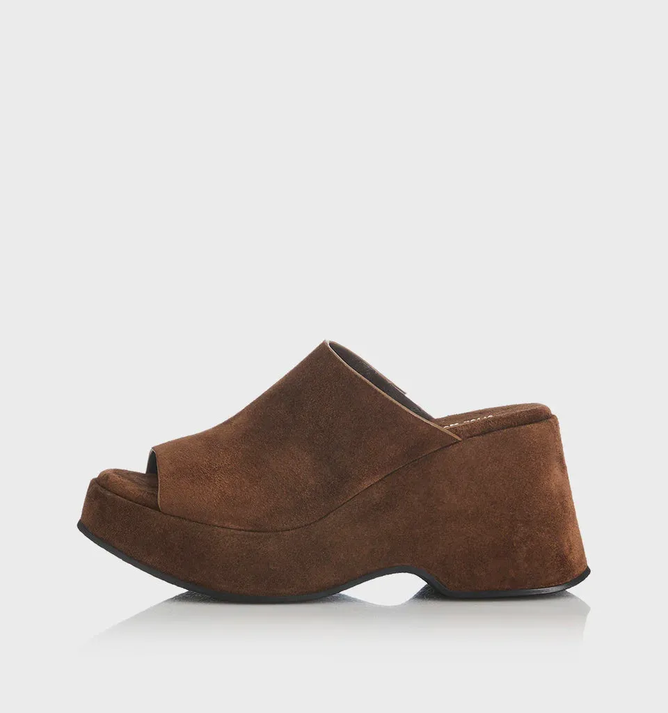 Alias Mae Gloria Chunky Mule in Mocha Suede