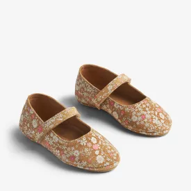 Ballerina Dance - tan white flower