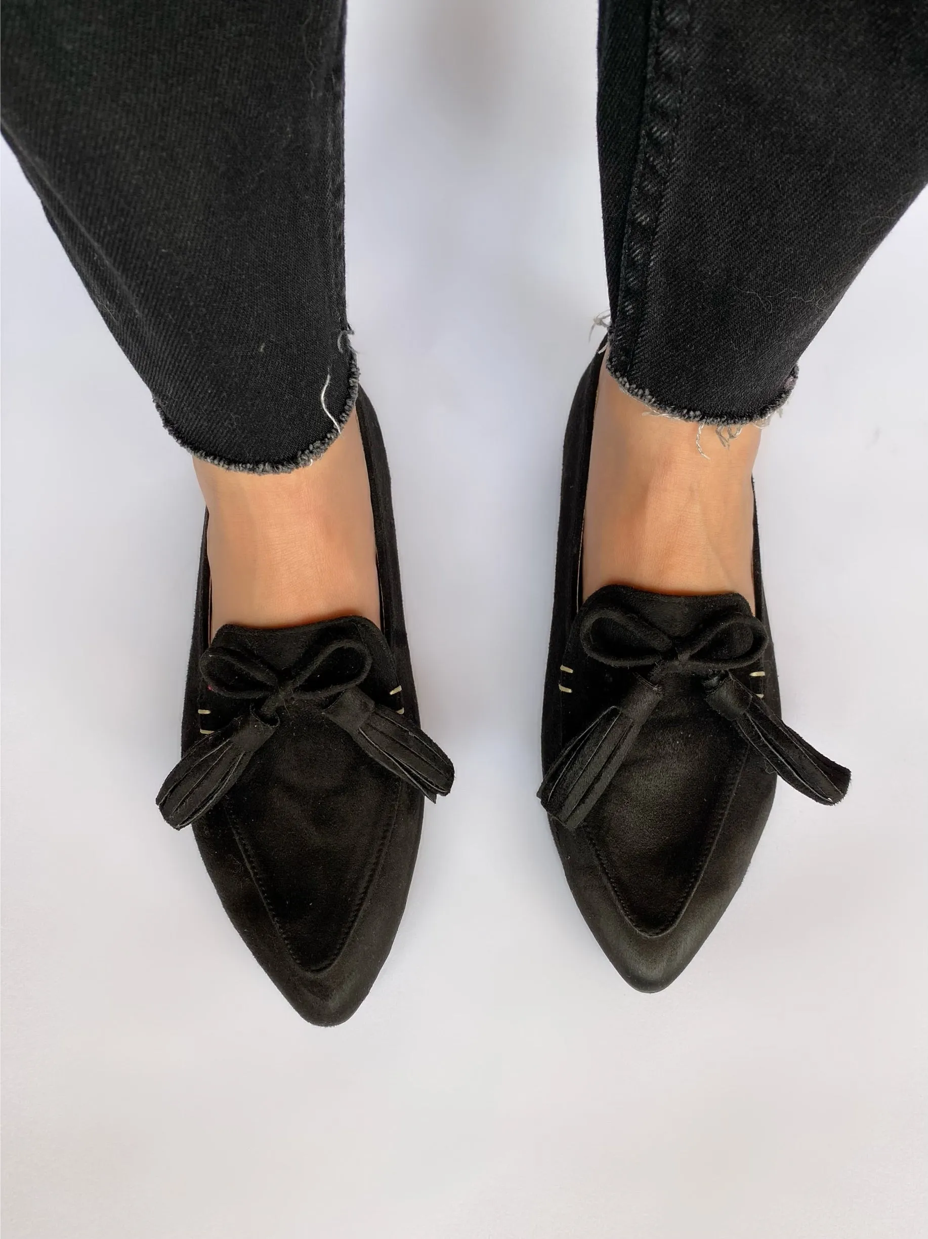 Black Pointed Bow Tasseled Loafers