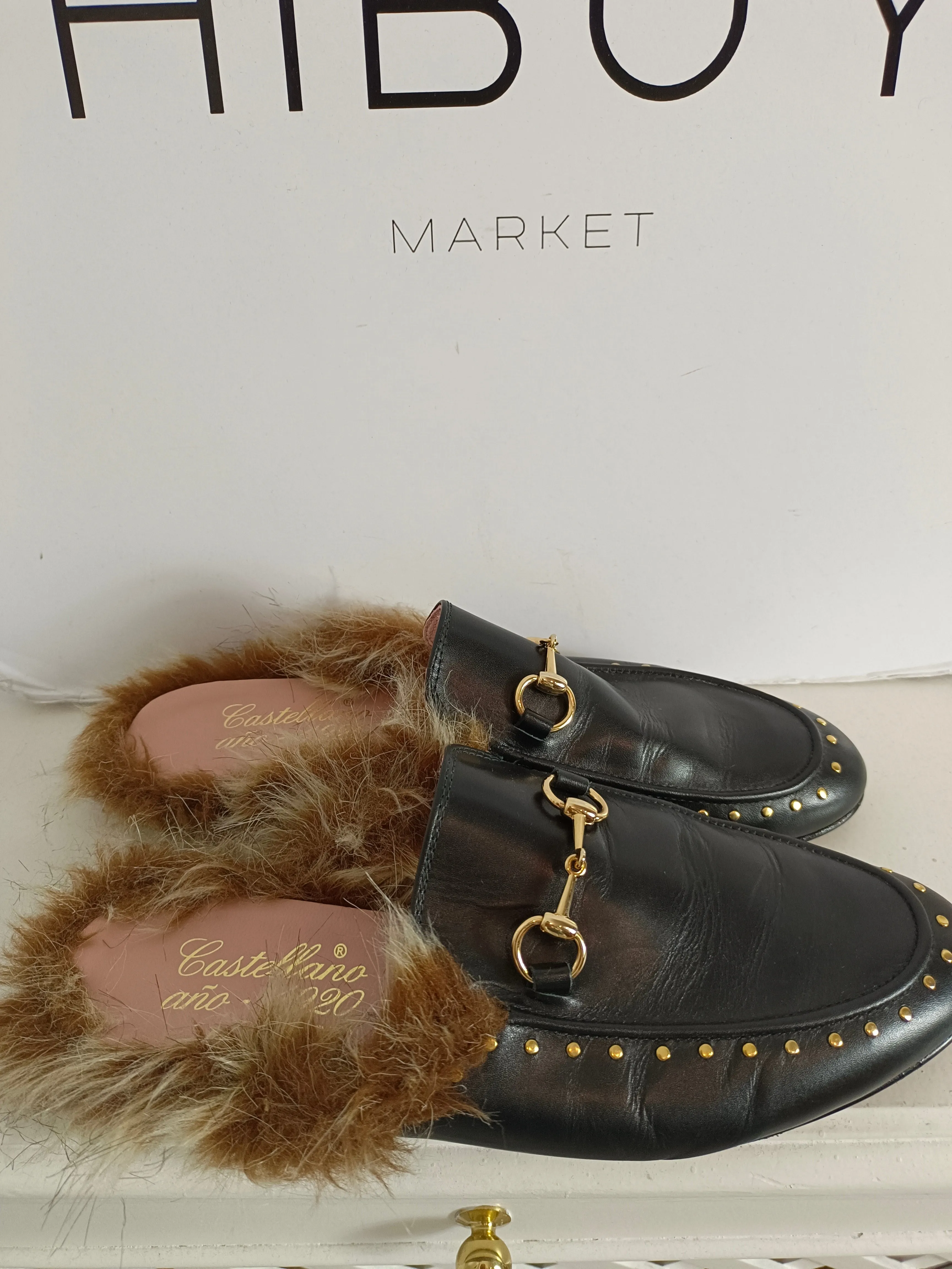 CASTELLANO. Mules negros pelito T.39