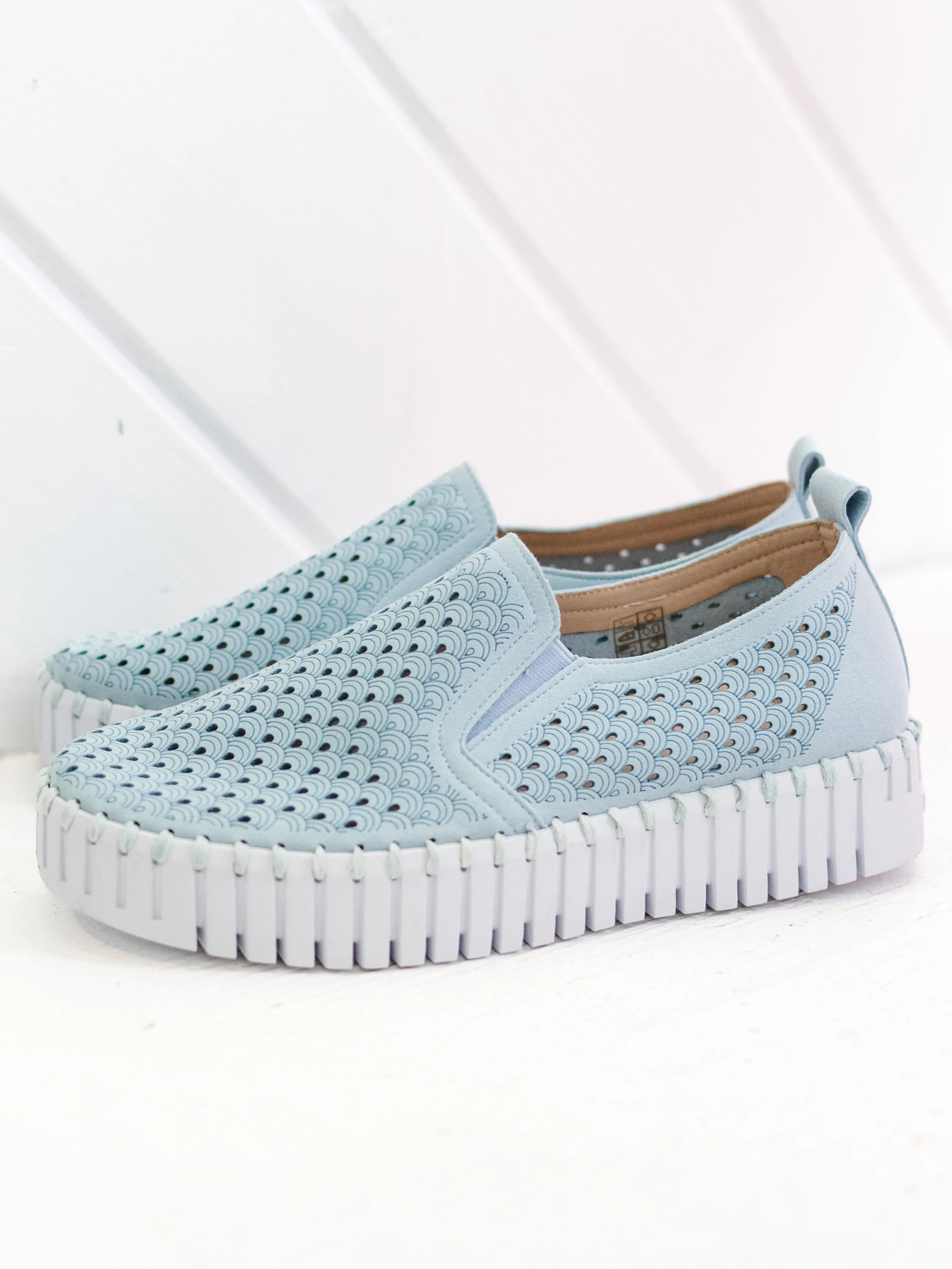 Tulip 141 Ash Blue by Ilse Jacobsen